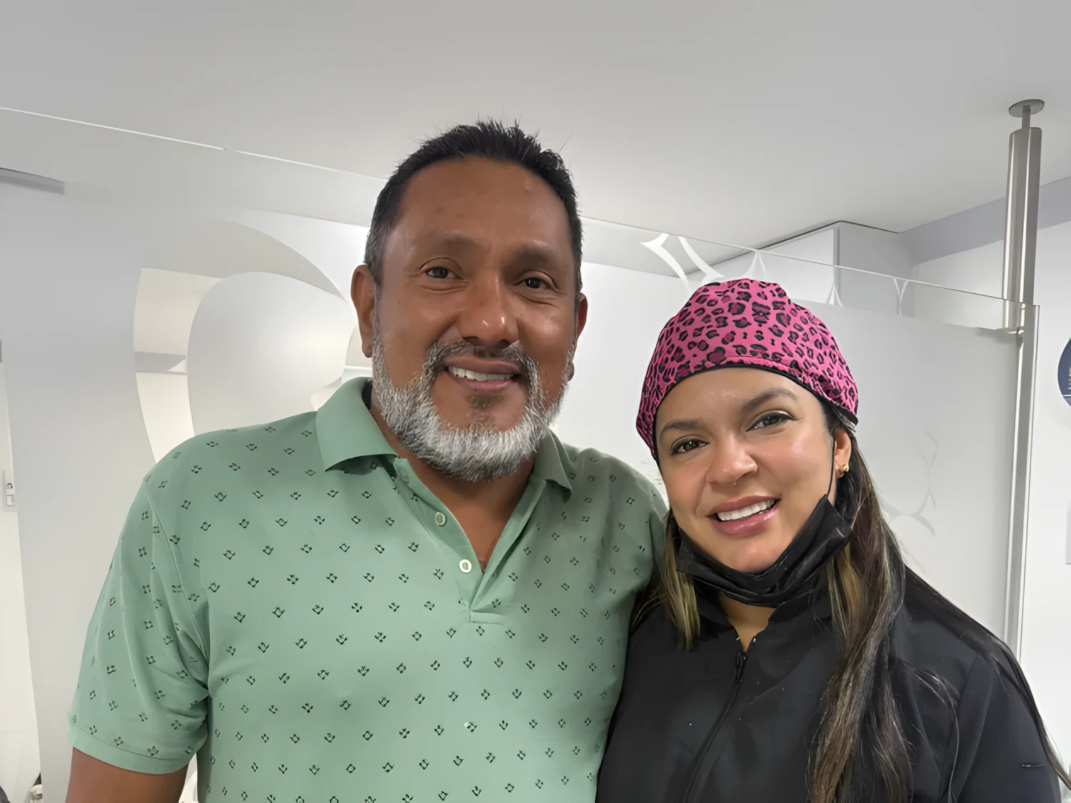 Carlos, a patient from Panama City, with Dr. Natalia Gómez